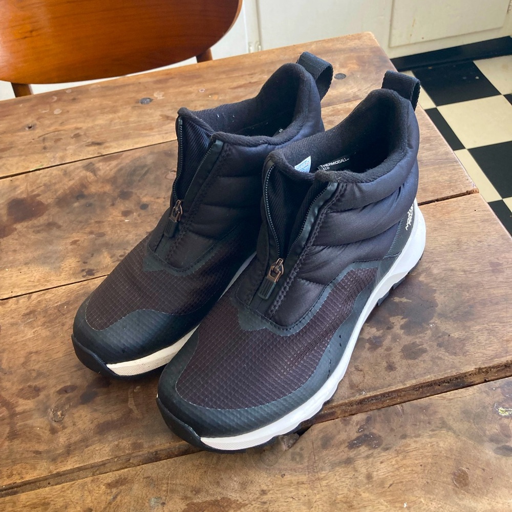 Women’s The North Face Thermoball Progressive Zip II water proof boots